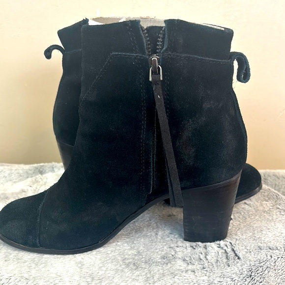 TOMS WOMEN LUNATA SIDE ZIPPER ANKLE BOOTIES- Black Suede - Picture 7 of 8